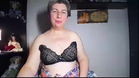 Snapshot of miss_tasha_kom chatting on 11.21.25 miss_tasha_kom online show from 11.21.25