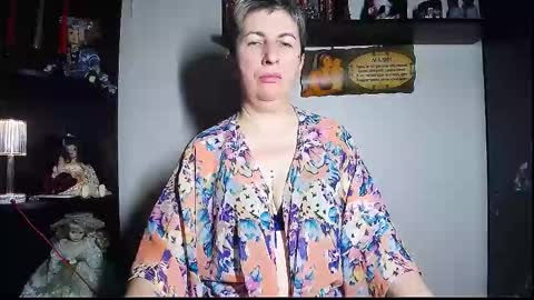 Snapshot of miss_tasha_kom chatting on 12.21.25 miss_tasha_kom online show from 12.21.25