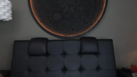 Vaiolette online show from 10.18.25