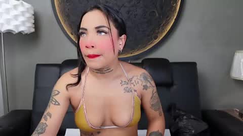 Snapshot of miss_vaiolette chatting on 07.17.26 Vaiolette online show from 07.17.26