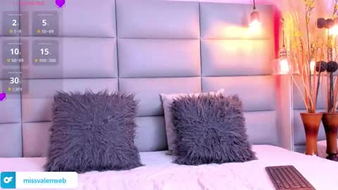 Snapshot of miss_valen_ chatting on 09.15.25 valentina online show from 09.15.25