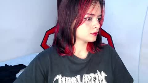 Snapshot of missakamee_420 chatting on 01.05.25 violeta online show from 01.05.25