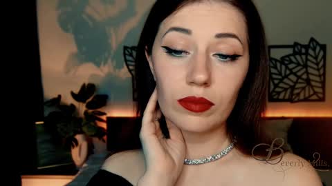 Snapshot of missbeverlymills chatting on 12.12.24 The divine Beverly online show from 12.12.24