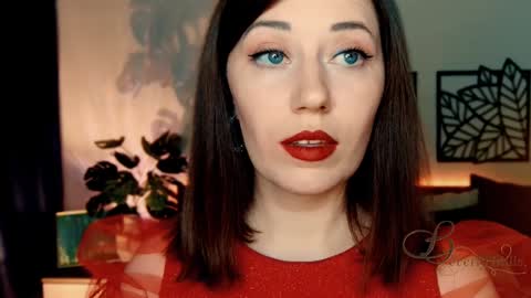 Snapshot of missbeverlymills chatting on 12.15.24 The divine Beverly online show from 12.15.24