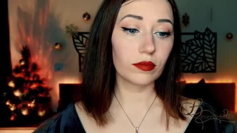 Snapshot of missbeverlymills chatting on 12.19.24 The divine Beverly online show from 12.19.24