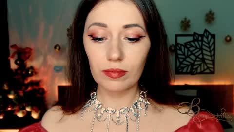 Snapshot of missbeverlymills chatting on 12.25.24 The divine Beverly online show from 12.25.24