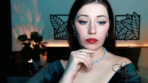 Snapshot of missbeverlymills chatting on 01.09.25 The divine Beverly online show from 01.09.25