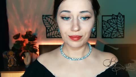 Snapshot of missbeverlymills chatting on 01.20.25 The divine Beverly online show from 01.20.25