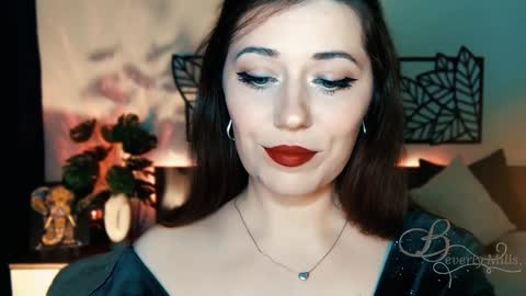 Snapshot of missbeverlymills chatting on 02.08.25 The divine Beverly online show from 02.08.25