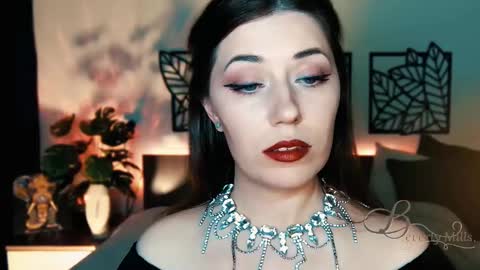 Snapshot of missbeverlymills chatting on 02.09.25 The divine Beverly online show from 02.09.25