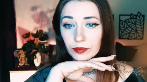 Snapshot of missbeverlymills chatting on 02.22.25 The divine Beverly online show from 02.22.25