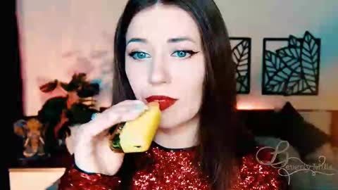 Snapshot of missbeverlymills chatting on 03.02.25 The divine Beverly online show from 03.02.25