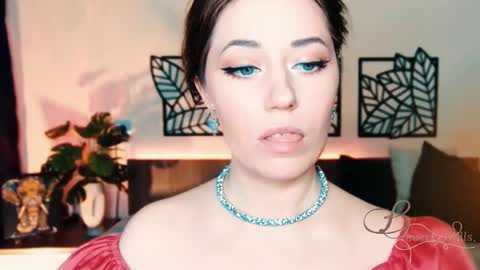 Snapshot of missbeverlymills chatting on 03.05.25 The divine Beverly online show from 03.05.25