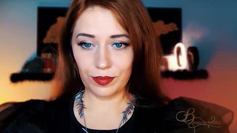 Snapshot of missbeverlymills chatting on 11.17.25 The divine Beverly online show from 11.17.25