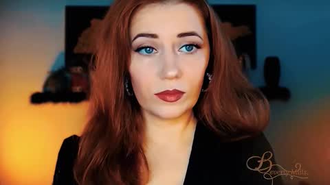 Snapshot of missbeverlymills chatting on 11.30.25 The divine Beverly online show from 11.30.25