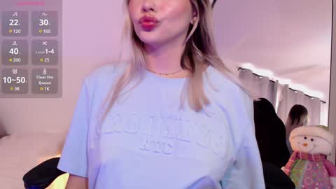 Snapshot of missblair12 chatting on 12.18.24 MissBlair online show from 12.18.24