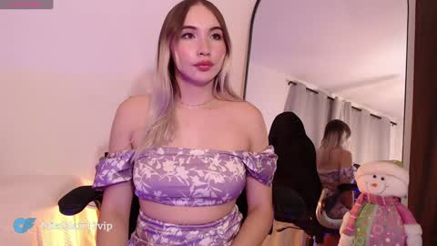 Snapshot of missblair12 chatting on 12.19.24 MissBlair online show from 12.19.24