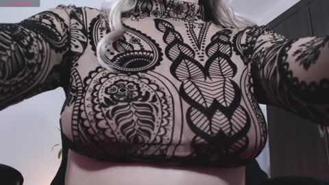 Snapshot of missblair12 chatting on 02.04.25 MissBlair online show from 02.04.25