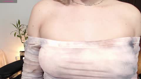 Snapshot of missblair12 chatting on 02.08.25 MissBlair online show from 02.08.25