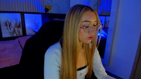 Snapshot of misscheelsee_as chatting on 09.18.25 misscheelsee_as online show from 09.18.25