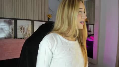 Snapshot of misscheelsee_as chatting on 10.06.25 misscheelsee_as online show from 10.06.25