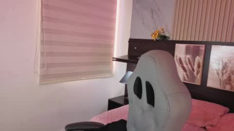 Snapshot of misscheelsee_as chatting on 10.15.25 misscheelsee_as online show from 10.15.25