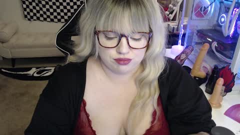 missdanibluee online show from 12.16.24