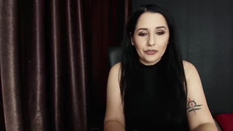 Snapshot of missdyaa chatting on 01.01.25 Miss online show from 01.01.25