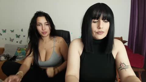 Snapshot of missdyaa chatting on 02.14.25 Miss online show from 02.14.25