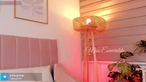 Snapshot of missesmeralda chatting on 09.26.25 Julieta Arboleda but i like call me esme online show from 09.26.25