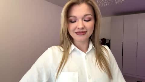 Snapshot of missfit_ chatting on 01.08.26 Viola online show from 01.08.26