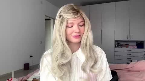 Snapshot of missfit_ chatting on 01.09.26 Viola online show from 01.09.26