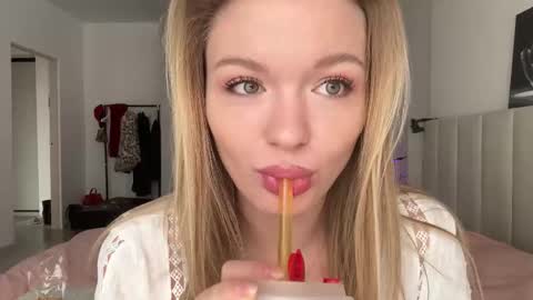 Snapshot of missfit_ chatting on 01.11.26 Viola online show from 01.11.26