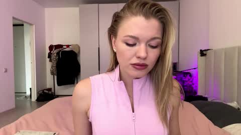 Snapshot of missfit_ chatting on 01.14.26 Viola online show from 01.14.26