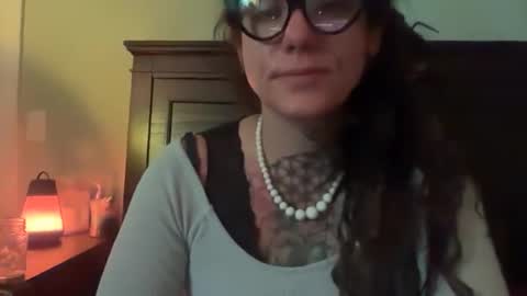 misshoneybadger333 online show from 10.21.25