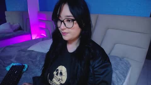 Snapshot of missloise chatting on 10.13.25 Miss Loise online show from 10.13.25