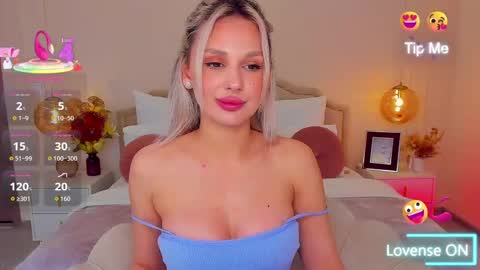 Snapshot of misslou_ chatting on 05.06.26 Lou online show from 05.06.26