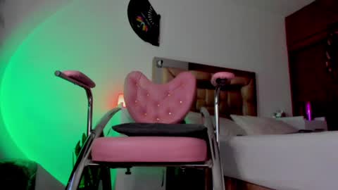 Snapshot of misslucye_robbie chatting on 12.14.24 Lucye Robbie online show from 12.14.24