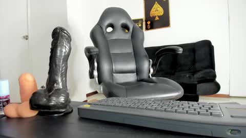 Snapshot of missmartinafeet chatting on 02.13.25 Martina online show from 02.13.25