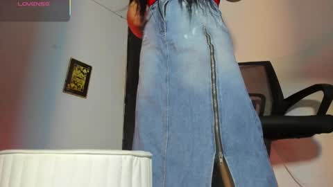 Snapshot of missmartinafeet chatting on 10.31.25 Martina online show from 10.31.25