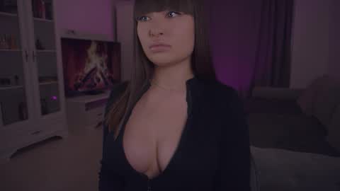 LUXXANDRA online show from 02.25.26