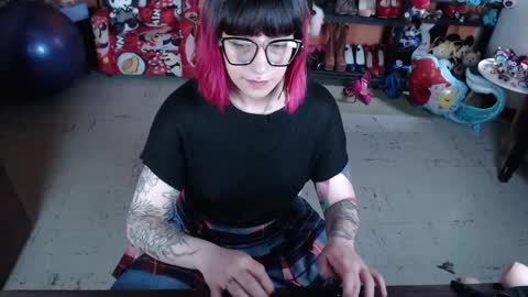 Miss Mia online show from 11.25.25