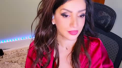 Mina online show from 12.27.24