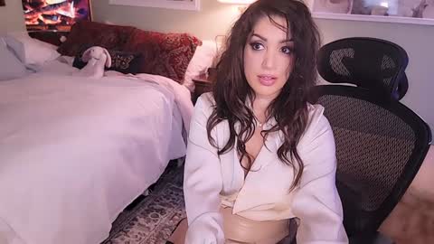 Mina online show from 01.17.25