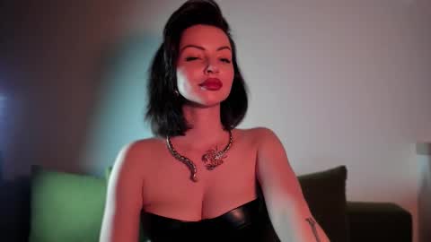   online show from 10.10.25