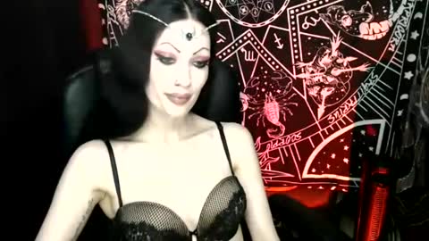 MissMoonDoll online show from 01.04.25