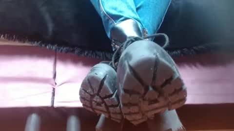 TELL ME MISS online show from 03.04.25