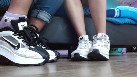 TELL ME MISS online show from 01.12.26