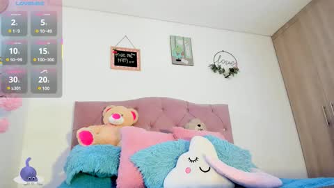 ... Independent model online show from 10.18.25