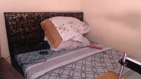 missthighsohmy online show from 10.18.25